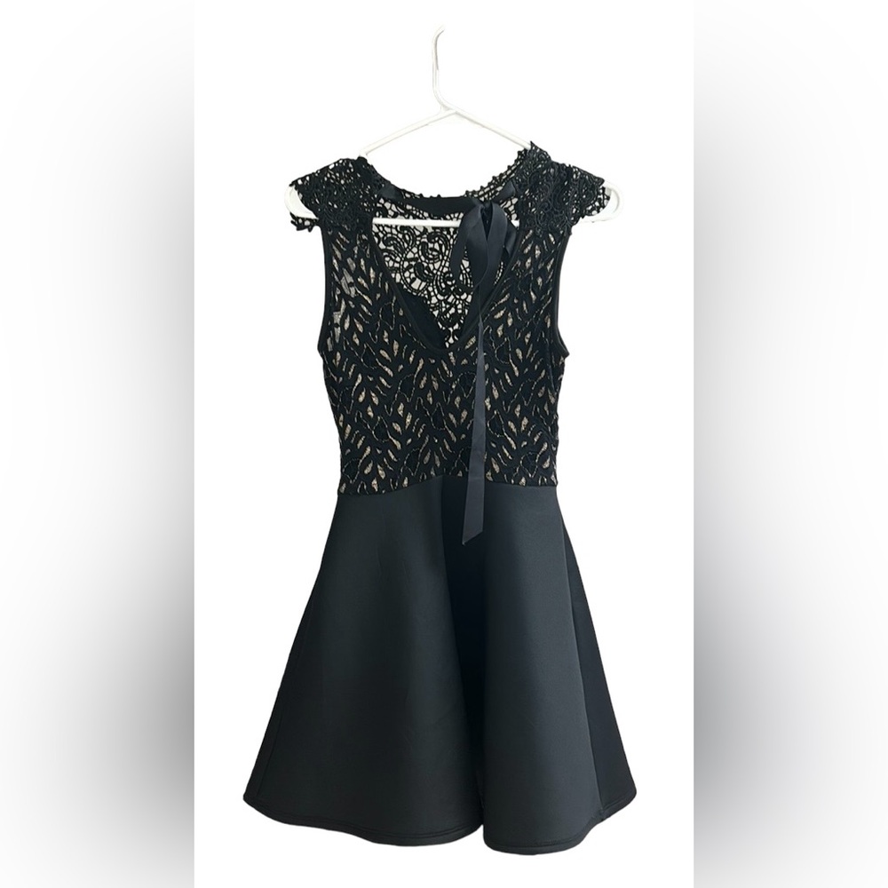 Windsor sleeveless black dress. Fits like Small